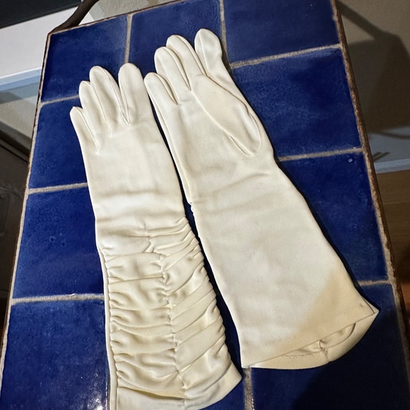 White MCM Gloves Ruched Elbow Length MCM Perfct Condition - Picture 3 of 13